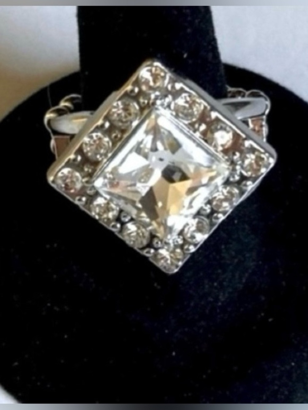 Paparazzi Geometric Rhinestone Jewelry Set - Picture 9 of 15
